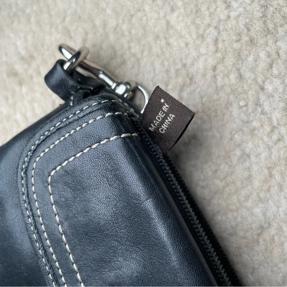 Coach Slim Duffle 9326 in Black - Picture 13 of 13